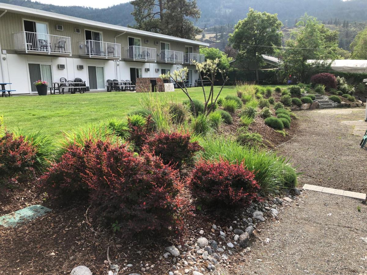 Holiday Beach Resort Motel Okanagan Falls Kültér fotó