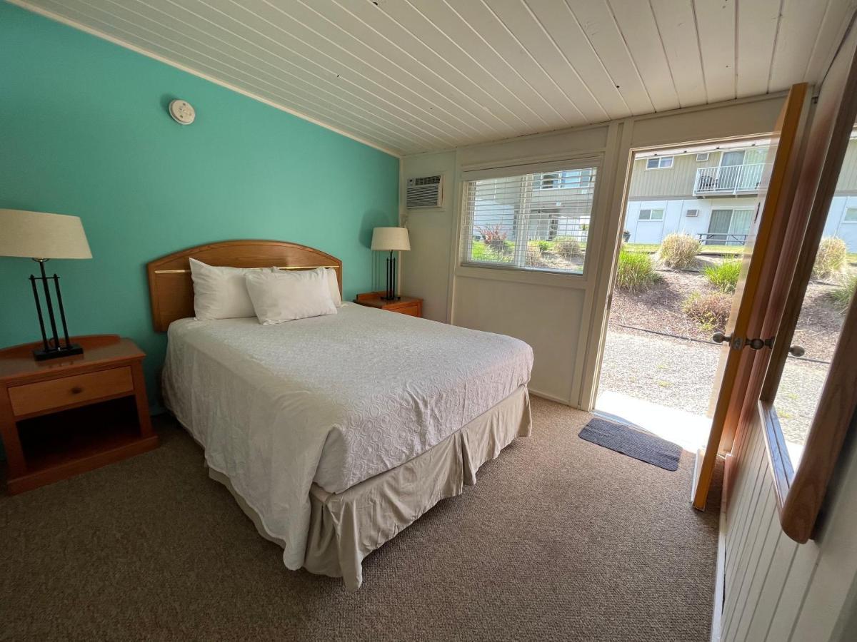 Holiday Beach Resort Motel Okanagan Falls Kültér fotó