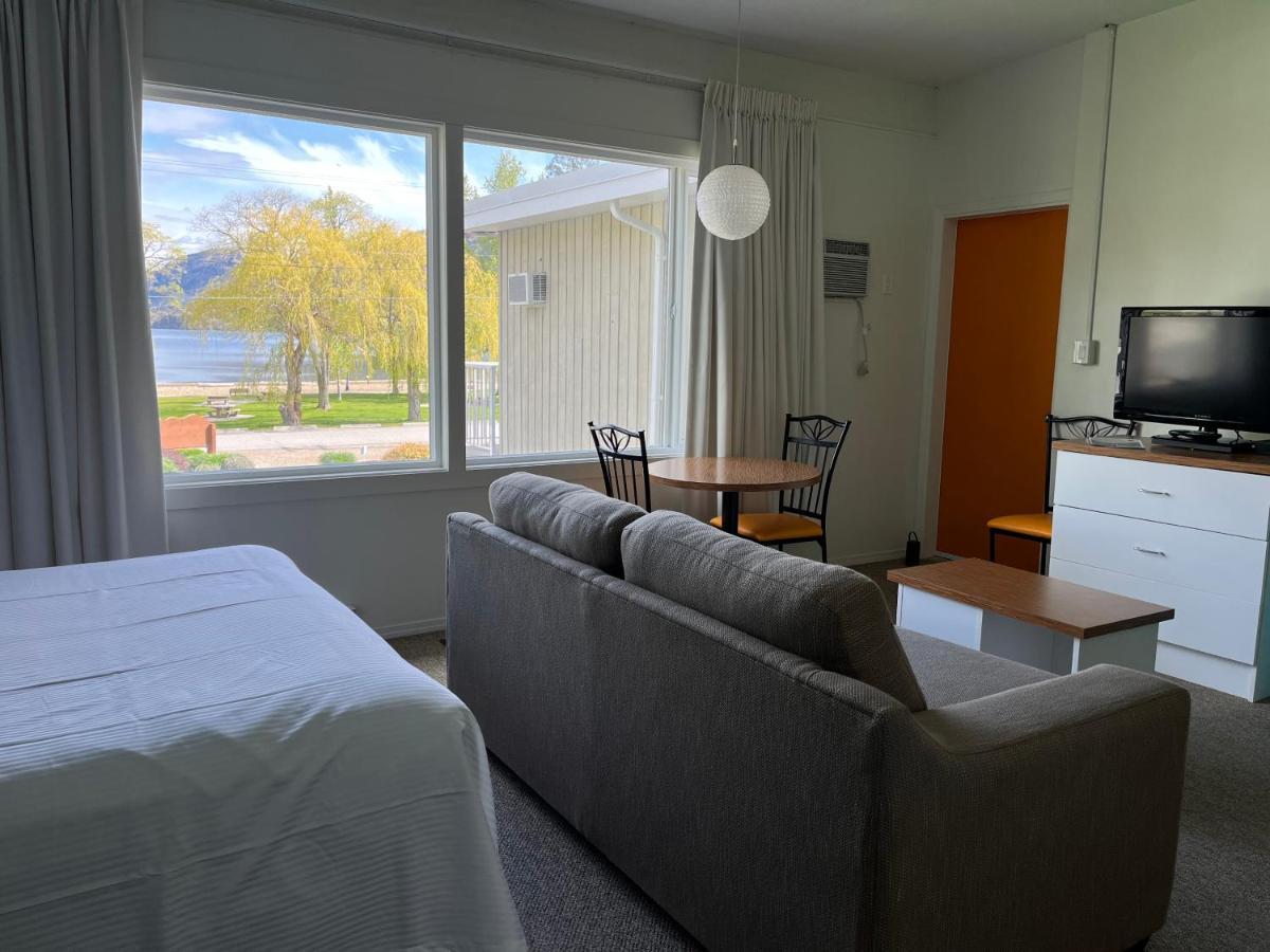 Holiday Beach Resort Motel Okanagan Falls Kültér fotó