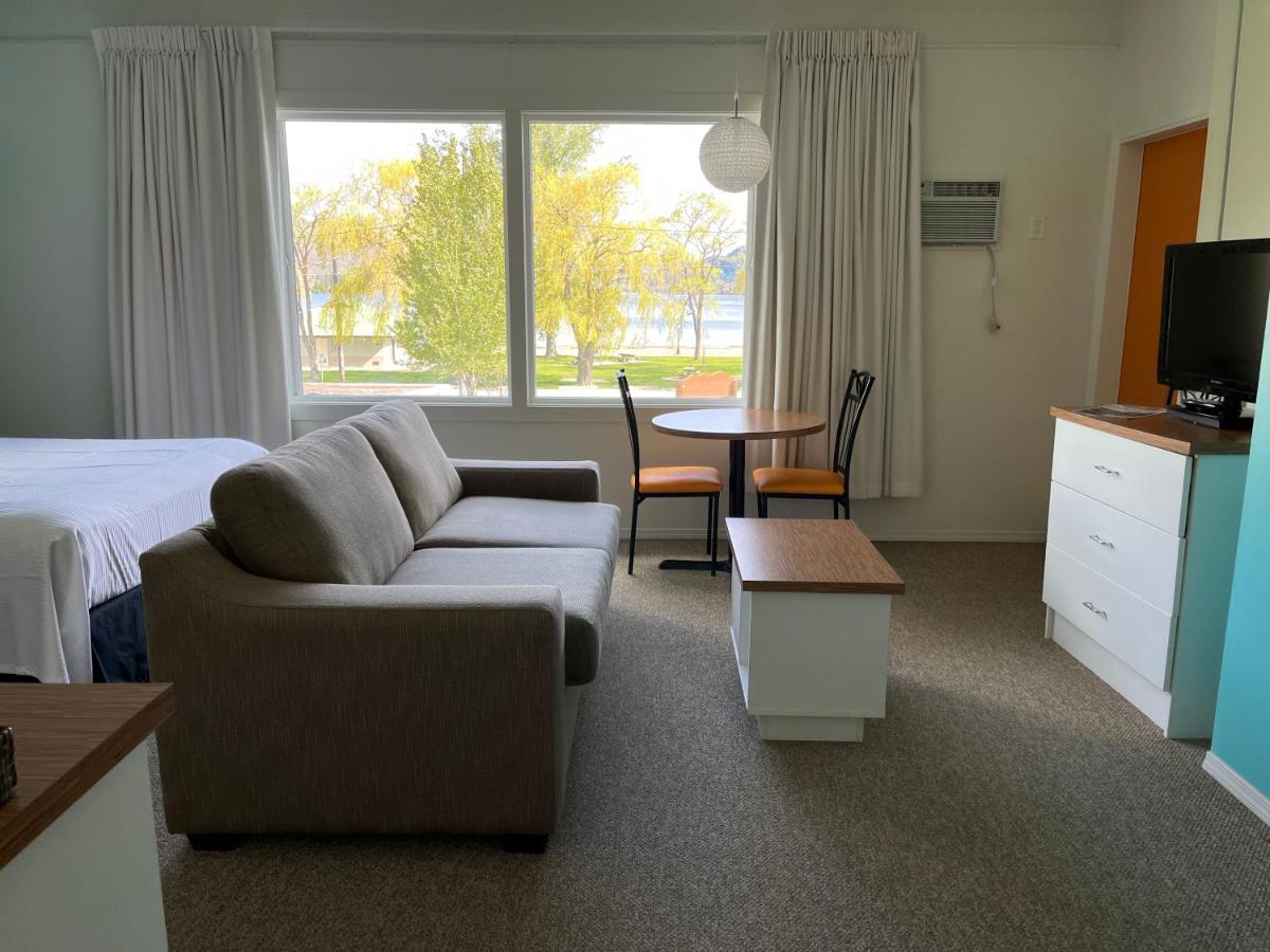 Holiday Beach Resort Motel Okanagan Falls Kültér fotó