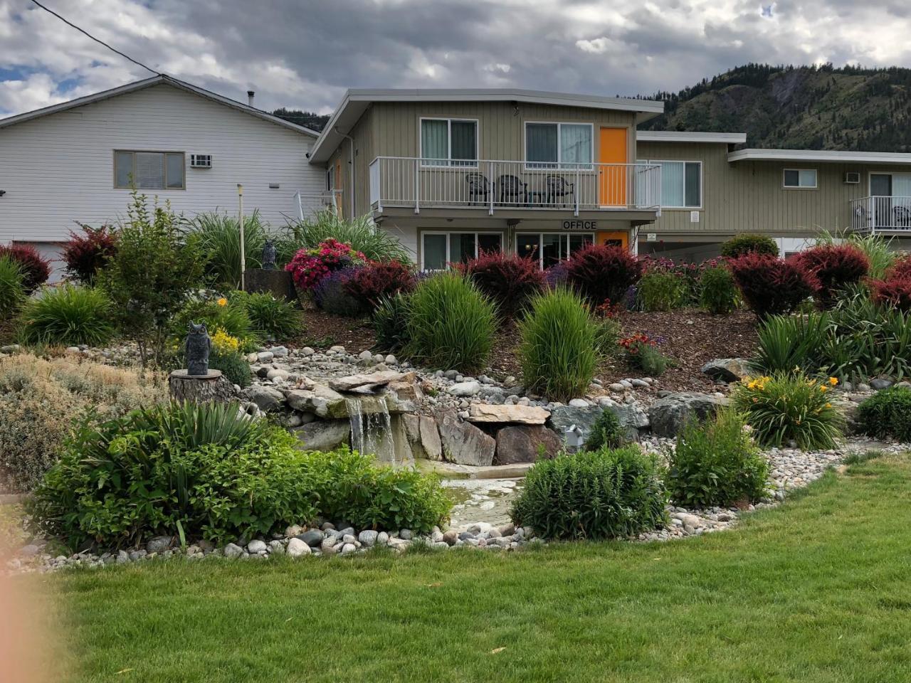 Holiday Beach Resort Motel Okanagan Falls Kültér fotó